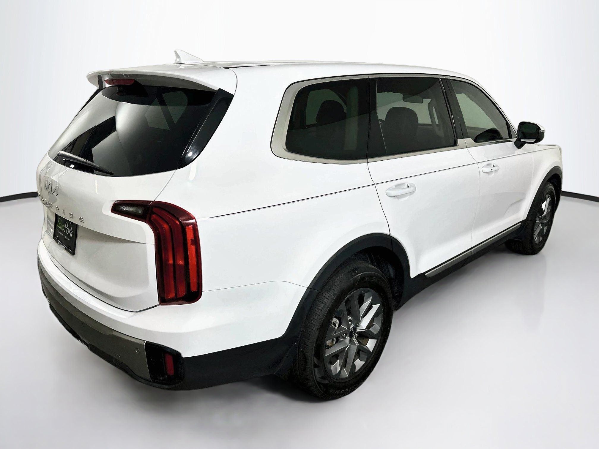 Used 2025 Kia Telluride LX FWD image 9