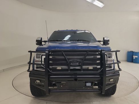 Used 2022 Ford F350 Platinum AWD/4WD image 4