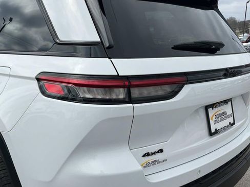 Used 2024 Jeep Grand Cherokee Altitude image 39