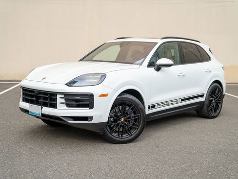 Used 2025 Porsche Cayenne image 1