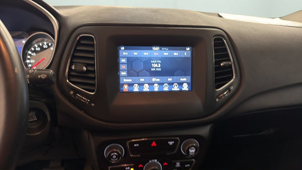 Used 2018 Jeep Compass Latitude w/ Popular Equipment Group AWD/4WD image 11