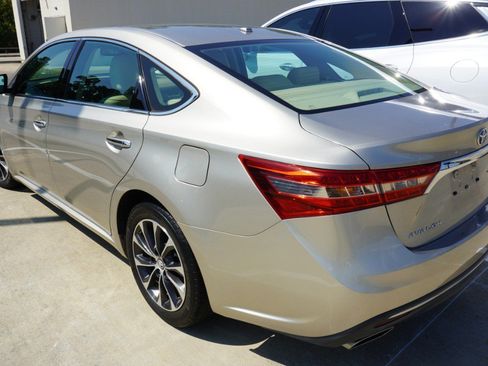 Used 2017 Toyota Avalon XLE Premium FWD image 8