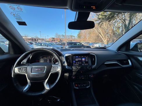 Used 2024 GMC Terrain SLT image 35