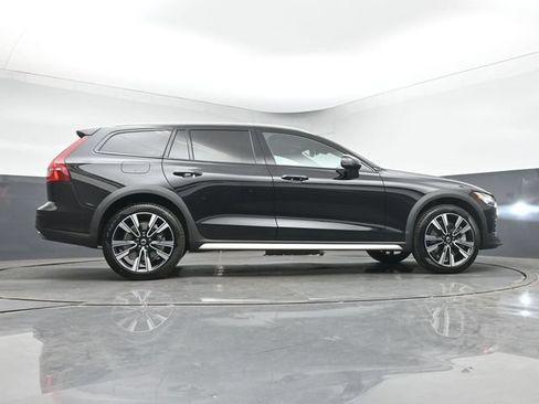 New 2026 Volvo V60 B5 Cross Country Ultra w/ Climate Package AWD/4WD image 45