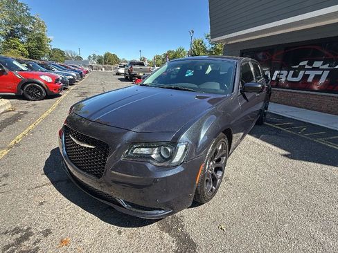 Used 2019 Chrysler 300 Touring w/ Sport Appearance Package image 1