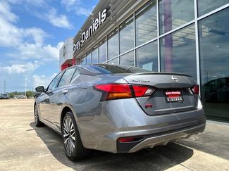 Used 2024 Nissan Altima 2.5 SV FWD video 2
