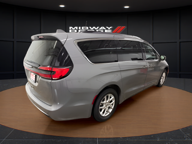 Used 2022 Chrysler Pacifica Touring-L FWD image 4