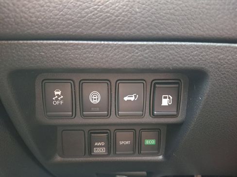 Used 2019 Nissan Rogue SV AWD/4WD image 25