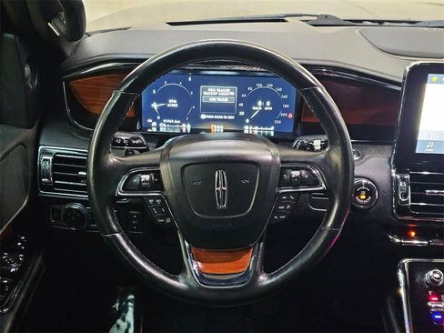 Used 2019 Lincoln Navigator Reserve image 21