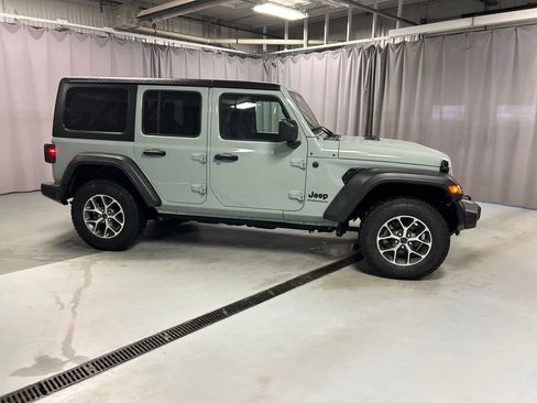 Used 2024 Jeep Wrangler Unlimited Sport AWD/4WD image 8