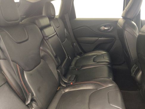 Used 2015 Jeep Cherokee Trailhawk w/ Comfort/Convenience Group AWD/4WD image 19