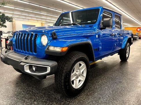 Used 2021 Jeep Gladiator Sport image 2