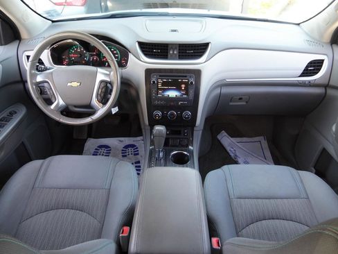 Used 2017 Chevrolet Traverse LT FWD image 21