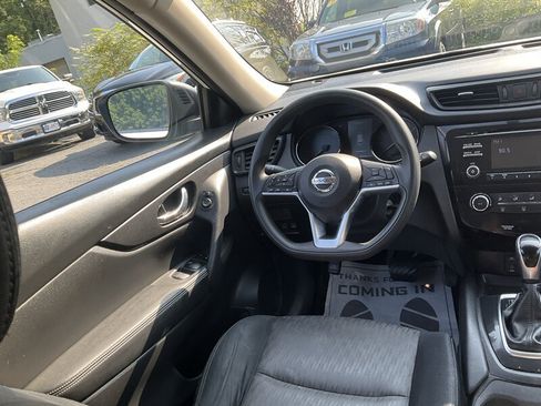 Used 2017 Nissan Rogue S AWD/4WD image 16