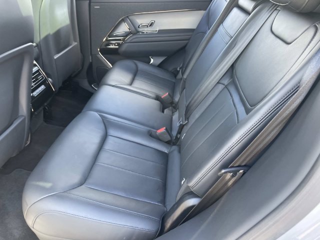 Used 2025 Land Rover Range Rover Sport SE AWD/4WD image 19