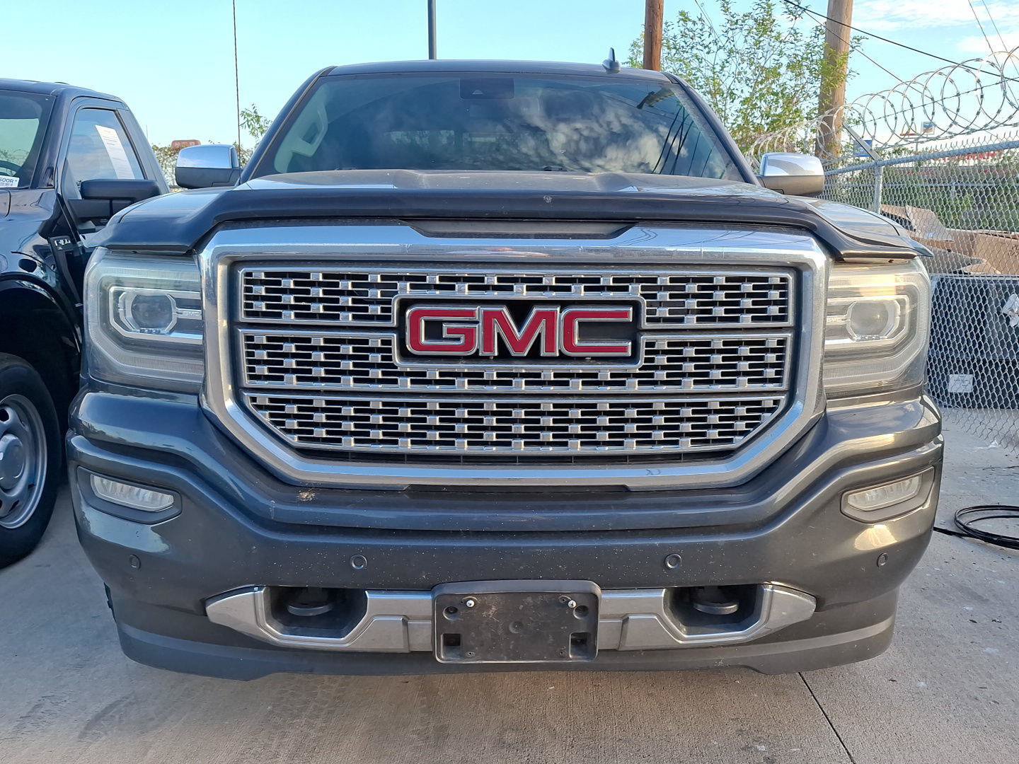 Used 2017 GMC Sierra 1500 Denali AWD/4WD image 3