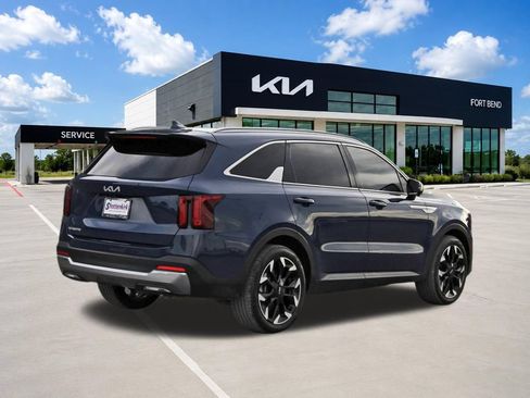 Certified 2024 Kia Sorento SX FWD image 5