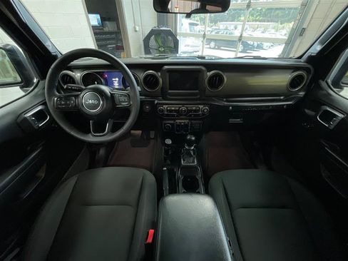 Used 2023 Jeep Wrangler Unlimited w/ Cold Weather Group AWD/4WD image 25