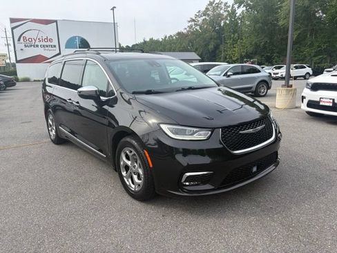 Used 2023 Chrysler Pacifica Limited FWD image 32