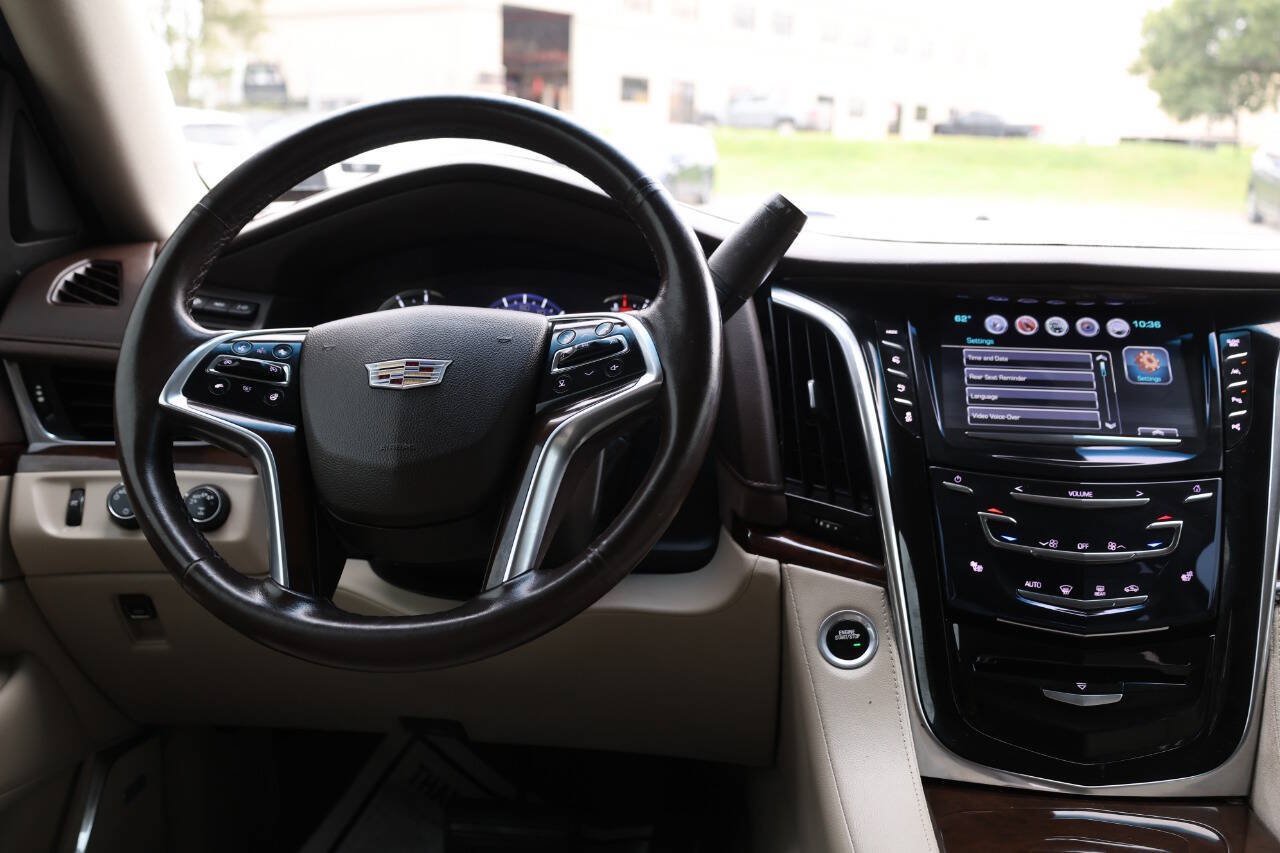 Used 2017 Cadillac Escalade Premium Luxury AWD/4WD image 24