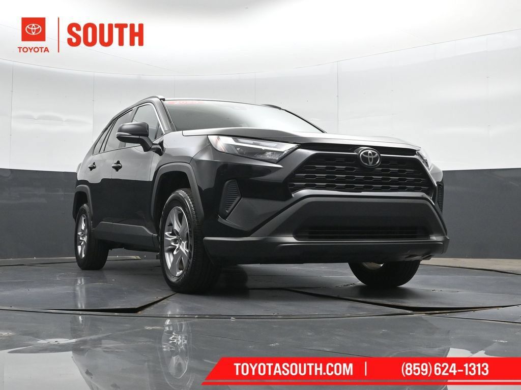 Used 2025 Toyota RAV4 XLE AWD/4WD image 37
