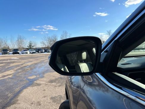 Certified 2019 Toyota Highlander XLE w/ Carpet Mat Package (TMS) image 15