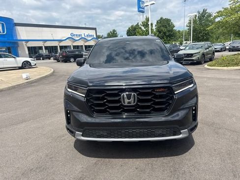 Used 2025 Honda Pilot TrailSport image 3