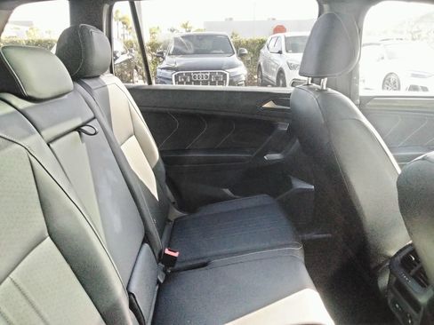 Used 2022 Volkswagen Tiguan SE R-Line image 10
