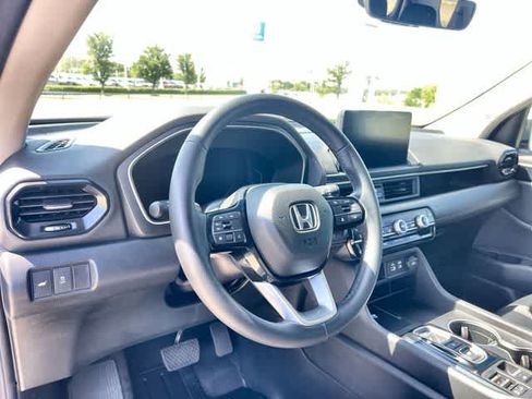 Certified 2024 Honda Pilot Touring image 15