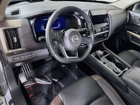 Used 2025 Nissan Pathfinder Platinum w/ Cargo Package AWD/4WD image 20