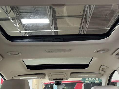 Used 2023 GMC Acadia Denali w/ Denali Ultimate Package AWD/4WD image 11