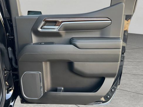 Used 2022 GMC Sierra 1500 SLE image 31