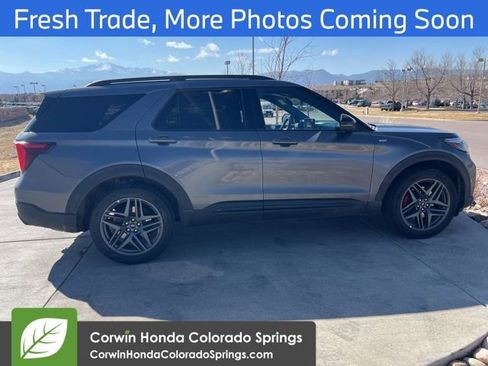 Used 2025 Ford Explorer ST-Line w/ ST-Line Street Pack image 2