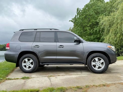Used 2011 Toyota Land Cruiser w/ Upgrade Pkg AWD/4WD image 24