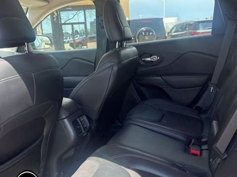 Used 2015 Jeep Cherokee Trailhawk w/ Cold Weather Group image 10