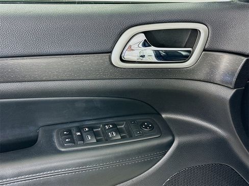 Used 2018 Jeep Grand Cherokee Altitude image 18