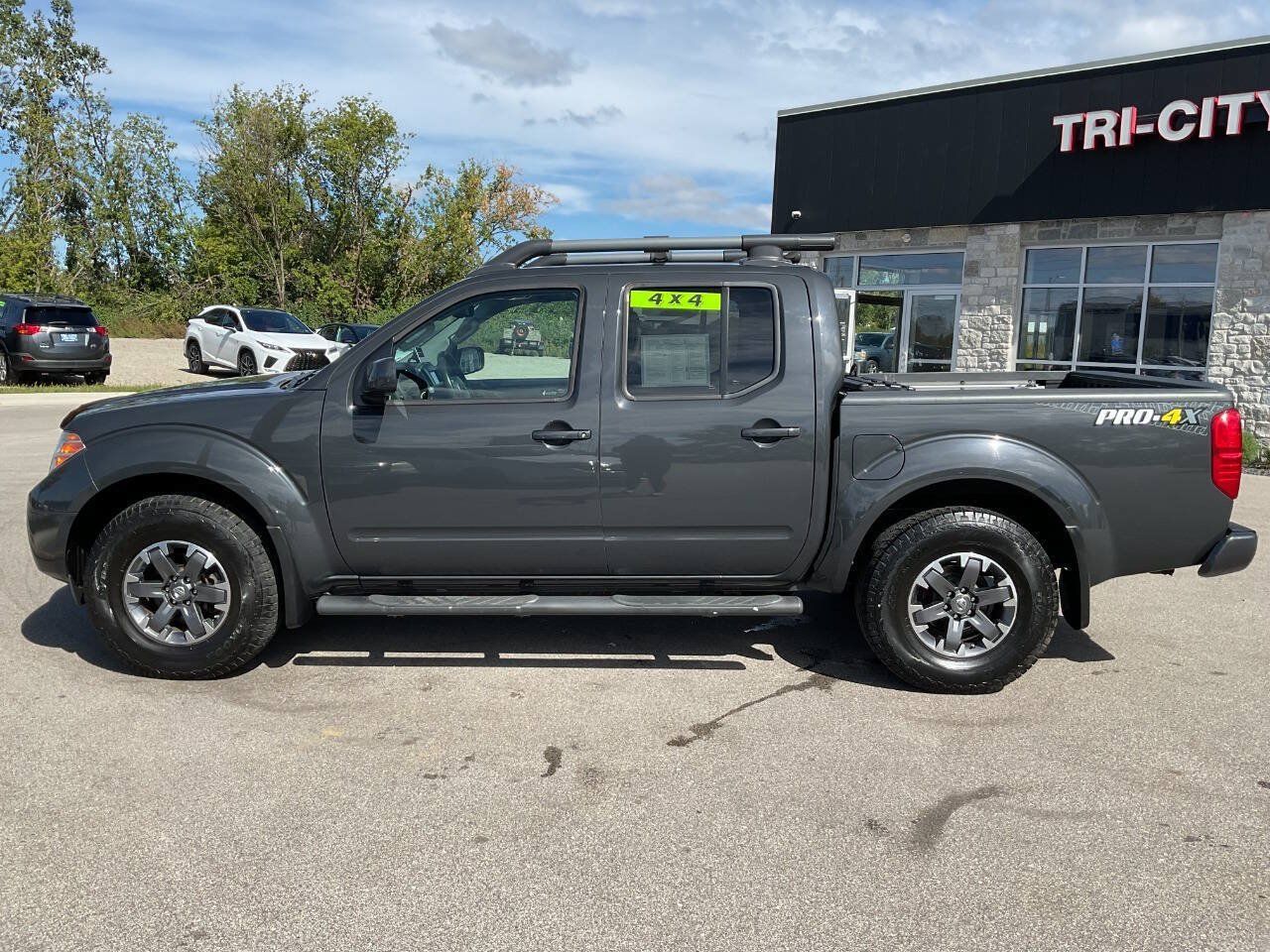 Used 2015 Nissan Frontier PRO-4X w/ Pro-4x Luxury Package AWD/4WD image 3