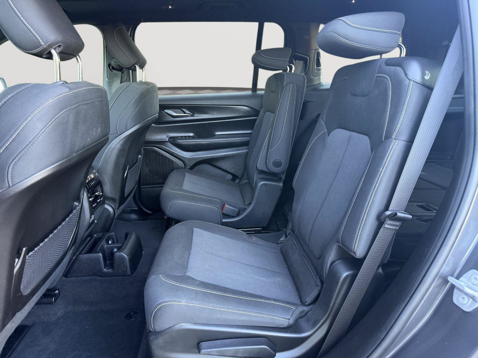 Used 2025 Jeep Grand Cherokee L Laredo w/ Luxury Tech Group I RWD image 21