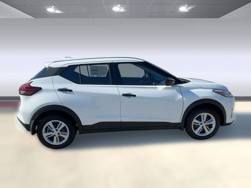 New 2025 Nissan Kicks Play S image 8