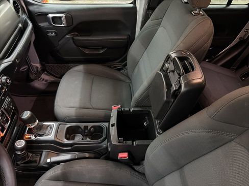 Used 2023 Jeep Gladiator Sport image 39