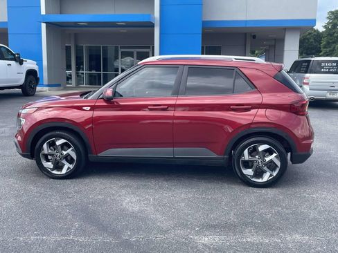 Used 2024 Hyundai Venue SEL FWD image 6