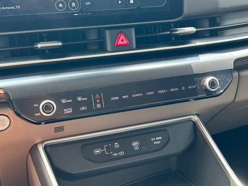 Used 2025 Kia Carnival LXS FWD image 32