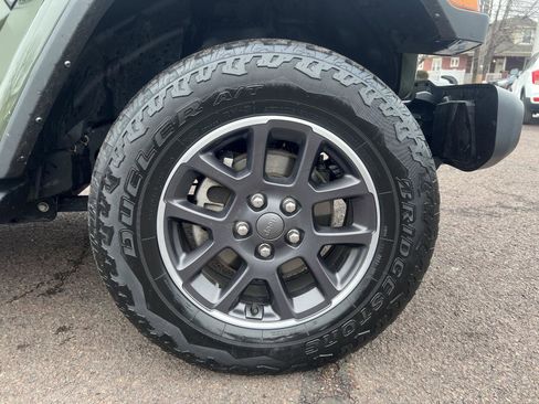 Used 2021 Jeep Gladiator Overland image 11