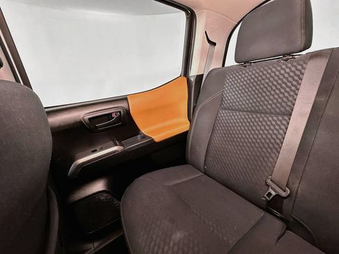 Used 2020 Toyota Tacoma SR5 RWD image 12