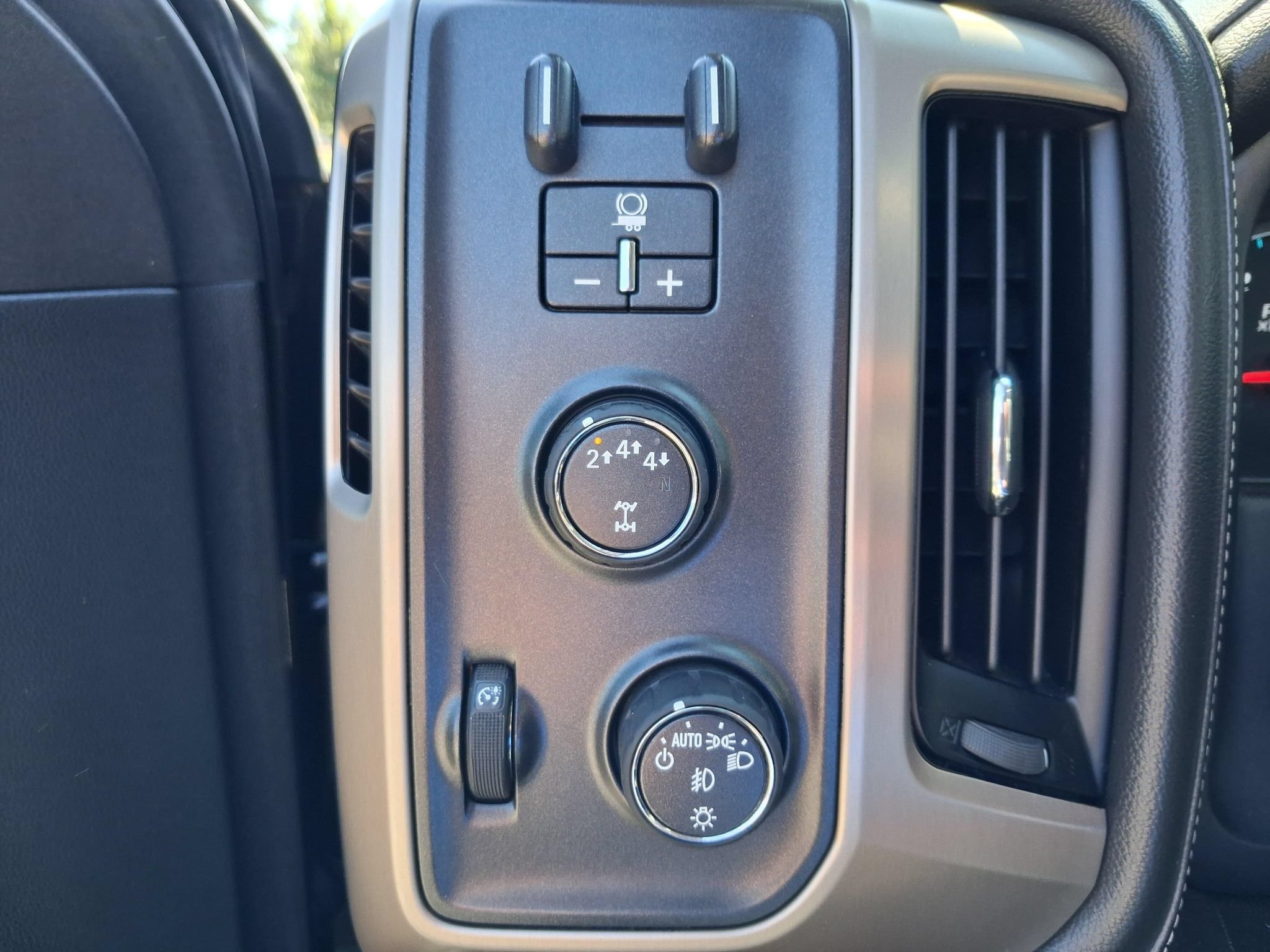 Used 2017 GMC Sierra 3500 Denali AWD/4WD image 21