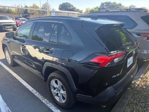 Certified 2021 Toyota RAV4 XLE AWD/4WD image 5