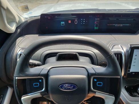 Certified 2025 Ford Expedition Max Platinum w/ Driver's Package image 23