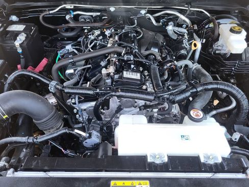 Used 2024 Toyota Tacoma SR AWD/4WD image 31