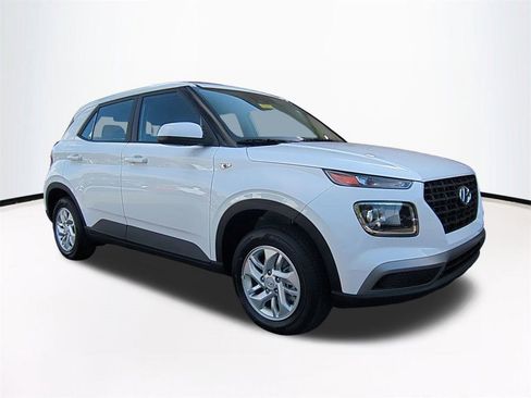 New 2026 Hyundai Venue SE image 2