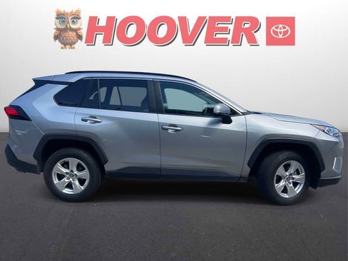 Used 2021 Toyota RAV4 XLE FWD image 2